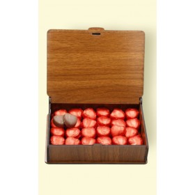 Ahşap Kutuda Hediyelik 50 Adet Kalp Çikolata – Özel Günler İçin Tatlı Sürpriz Hediyelik