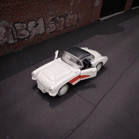 Nostaljik Metal Çek Bırak Beyaz 1957 Chevrolet Corvette Araba Kapılar Açılır